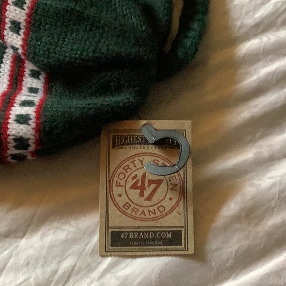 HAT 47 brand men’s winter hat 🐻 bears NWT green red - Picture 3 of 5